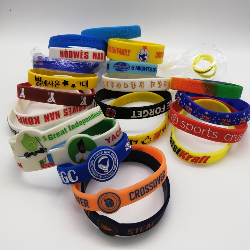 A02-Low MOQ Customized Silicone Wristbands With Mixed Colors (1)